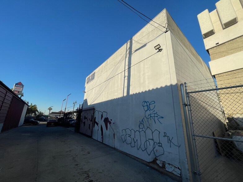 More Photos Of 110 W 8th St, National City Auto Dealership For Lease