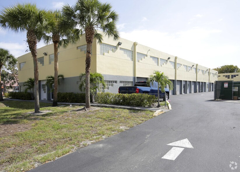 More Photos Of 12251-12295 SW 129th Ct, Miami Flex For Lease