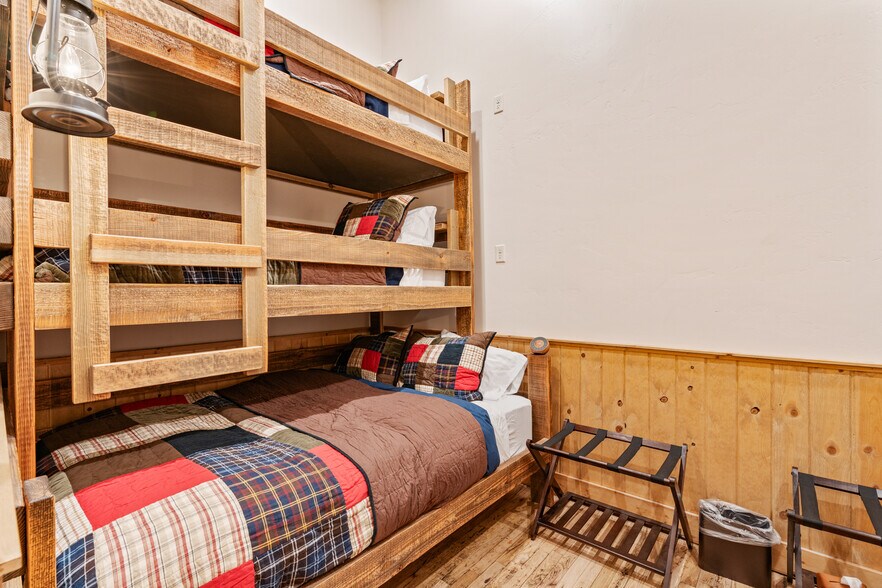 More Photos Of 417 Main St, Ashton Specialty For Sale