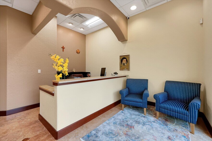 More Photos Of 8810 Commodity Cir, Orlando Showroom For Lease