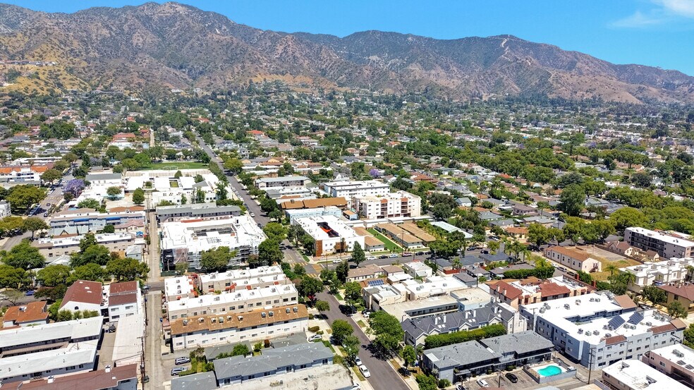 More Photos Of 700 S 6th St, Burbank Apartments For Sale