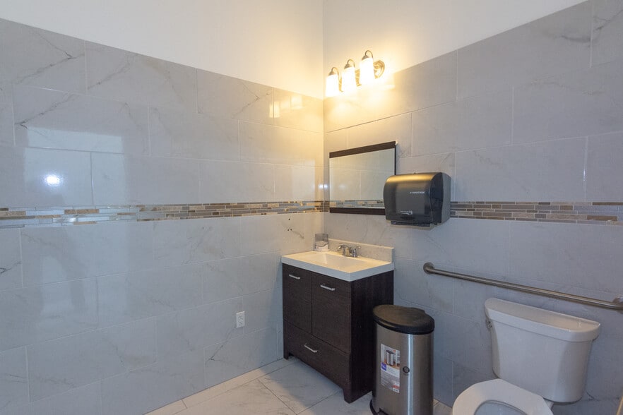 More Photos Of 399 W Louis Henna Blvd, Austin Unknown For Lease