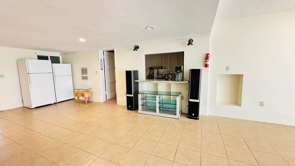 More Photos Of 2809-2815 Macdonald Ave, Richmond Office For Sale