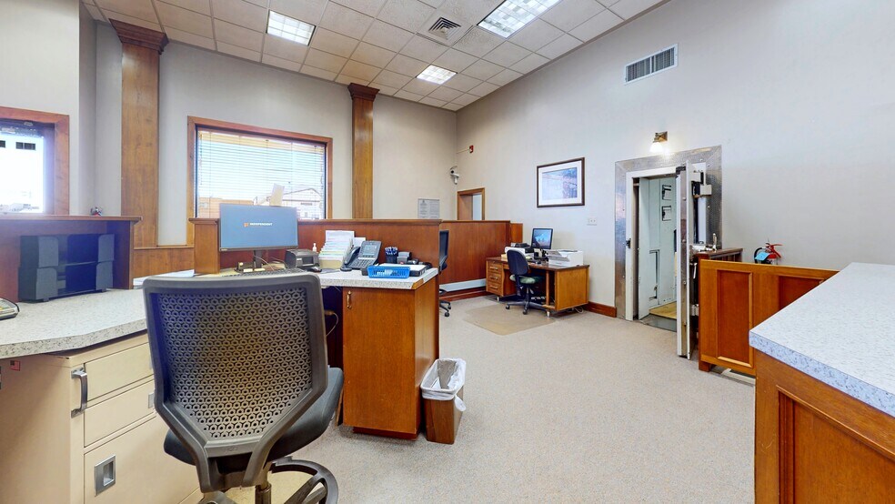 More Photos Of 100 Oak Ave, Eaton Bank For Sale