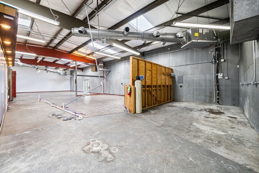 More Photos Of 1761 Jardco Dr, Clarksville Warehouse For Lease