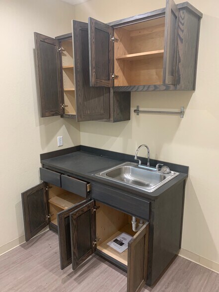 More Photos Of 5040 State Highway 123, San Marcos Warehouse For Lease