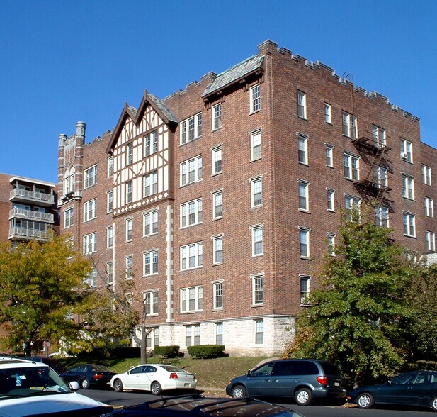 More Photos Of 555 E 27th St, Paterson Apartments For Sale