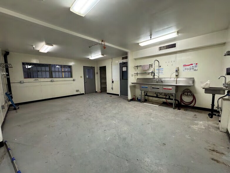 More Photos Of 960 E 17th St, Tucson Warehouse For Sale