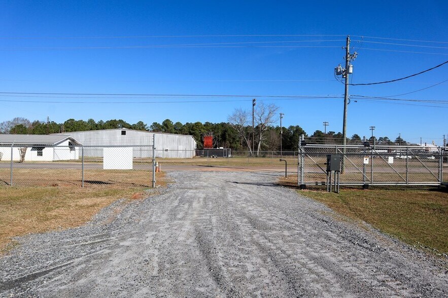 Primary Photo Of 203 N Industrial Dr, Headland Warehouse For Lease