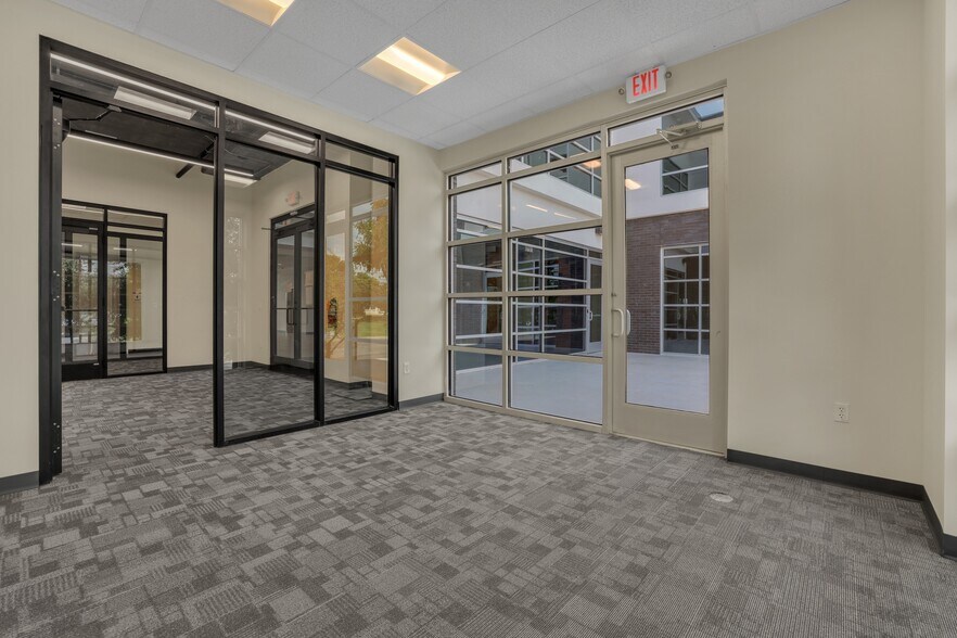 More Photos Of 8701 Menchaca Rd, Austin Medical For Lease