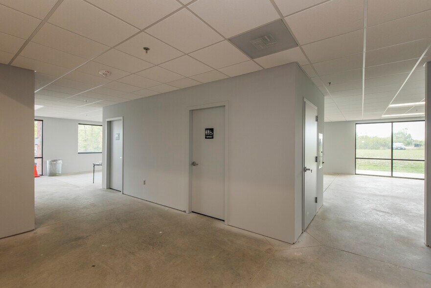 More Photos Of 450 Solomon Dr, Fredericksburg Office For Lease