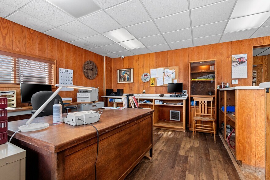 More Photos Of 537 Caldwell Ave, Oconto Falls Office For Sale