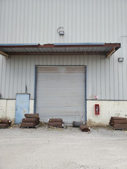 More Photos Of 5960 W Jones Ave, Zellwood Warehouse For Lease