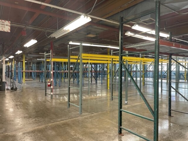 More Photos Of 1 Riverside Way, Wilton Warehouse For Lease