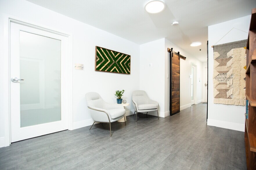 More Photos Of 85 Bay Bridge Dr, Gulf Breeze Medical For Sale