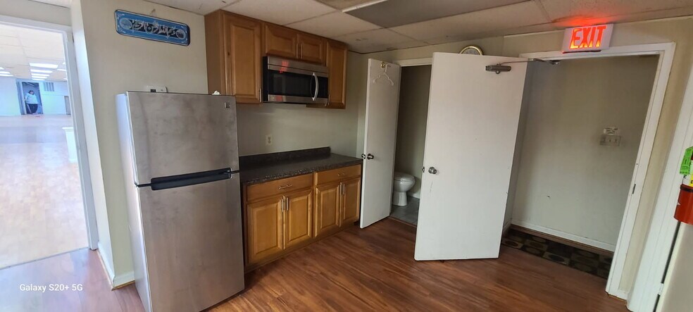 More Photos Of 5641 General Washington Dr, Alexandria Light Manufacturing For Lease