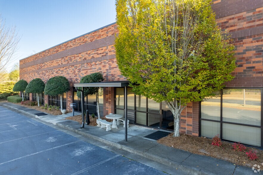 More Photos Of 4170 Tanners Creek Dr, Flowery Branch Office For Lease