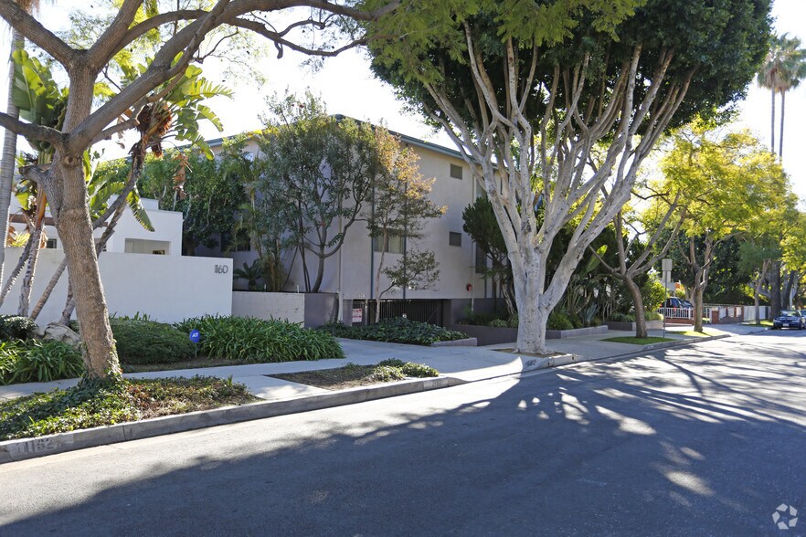 More Photos Of 1152 N Poinsettia Pl, West Hollywood Apartments For Sale