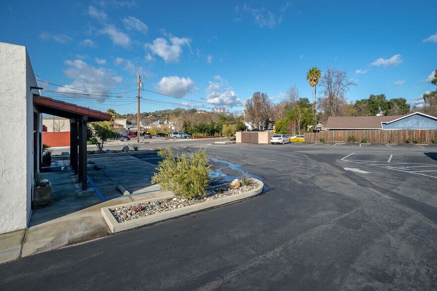 More Photos Of 8115-8149 El Camino Real, Atascadero Storefront Retail Office For Lease