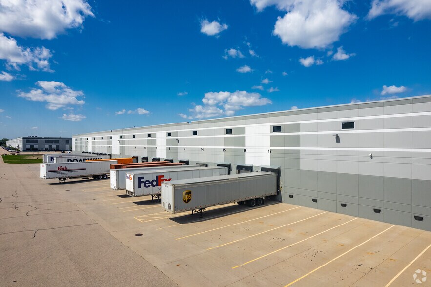 More Photos Of 2301 4th Ave E, Shakopee Manufacturing For Lease