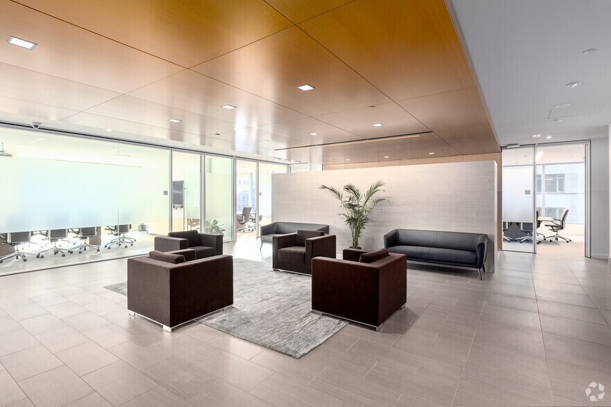 More Photos Of 333 Bay St, Toronto Office For Sale