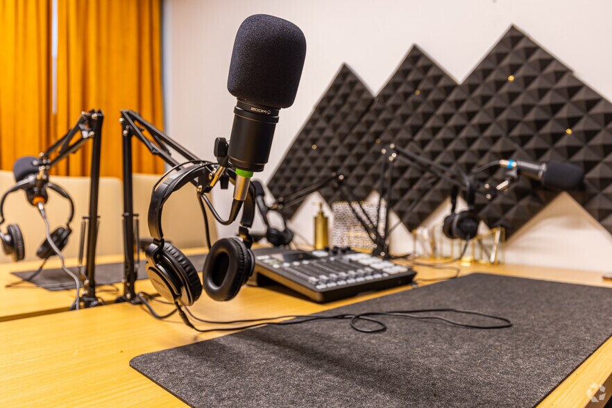 More Photos Of 1806 Summit Ave, Richmond Coworking Space