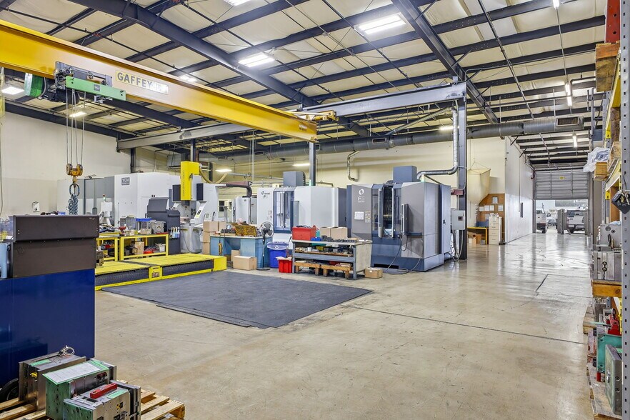 More Photos Of 315 N Park Dr, San Antonio Warehouse For Sale