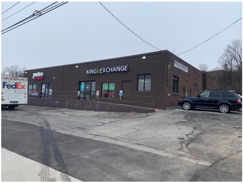 Primary Photo Of 2700-2704 E Erie Blvd, Syracuse Storefront For Lease