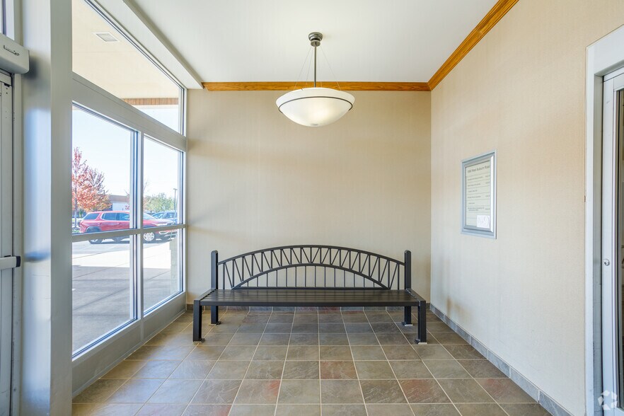 More Photos Of 1886 W Auburn Rd, Rochester Hills Unknown For Lease