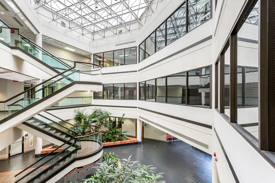 More Photos Of 5400 Shawnee Rd, Alexandria Office For Lease