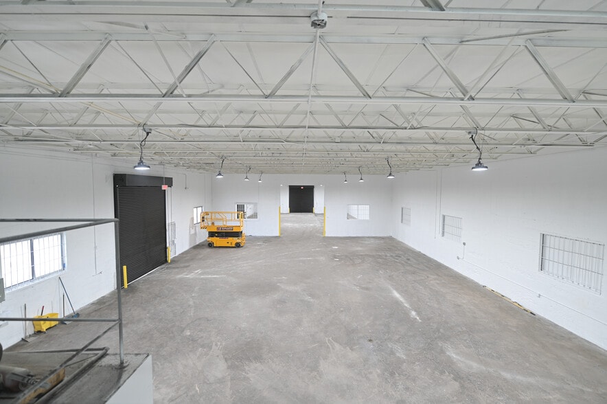 More Photos Of 3630 E 10th Ct, Hialeah Warehouse For Lease