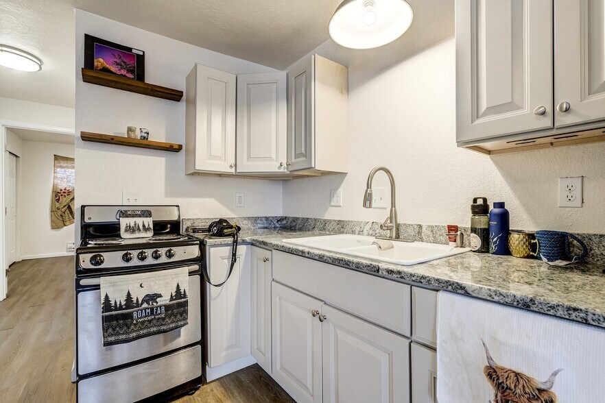 More Photos Of 121 Ruxton Ave, Manitou Springs Storefront Retail Residential For Sale