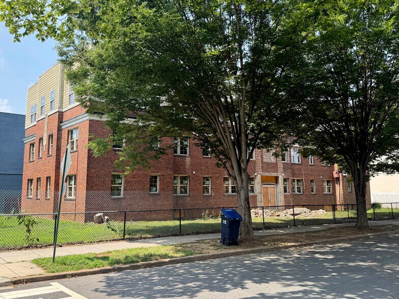 More Photos Of 1525 19th St SE, Washington Apartments For Sale