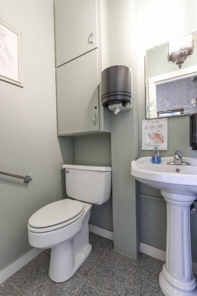 More Photos Of 109 W Lake St, Waupaca Healthcare For Sale