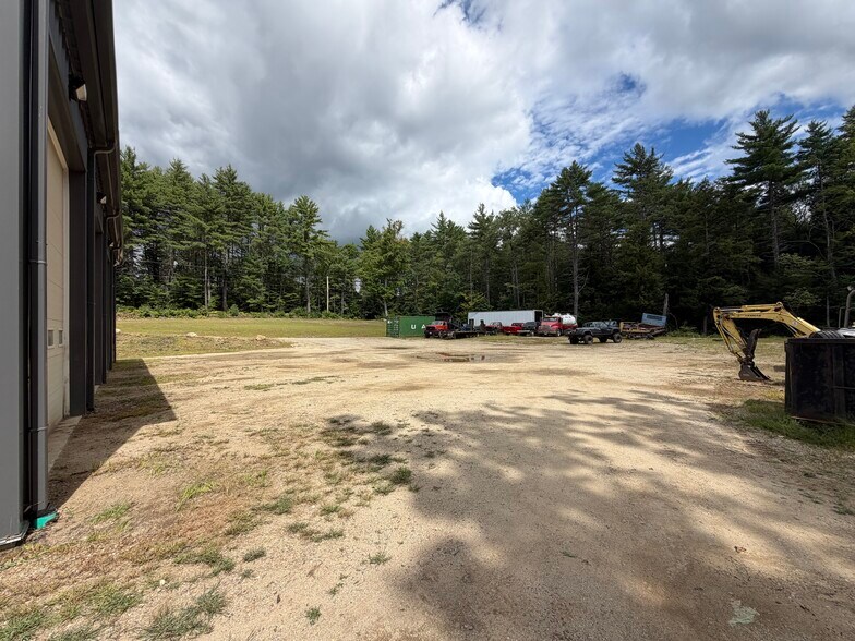 More Photos Of 237 N Bennington Rd, Bennington Flex For Sale