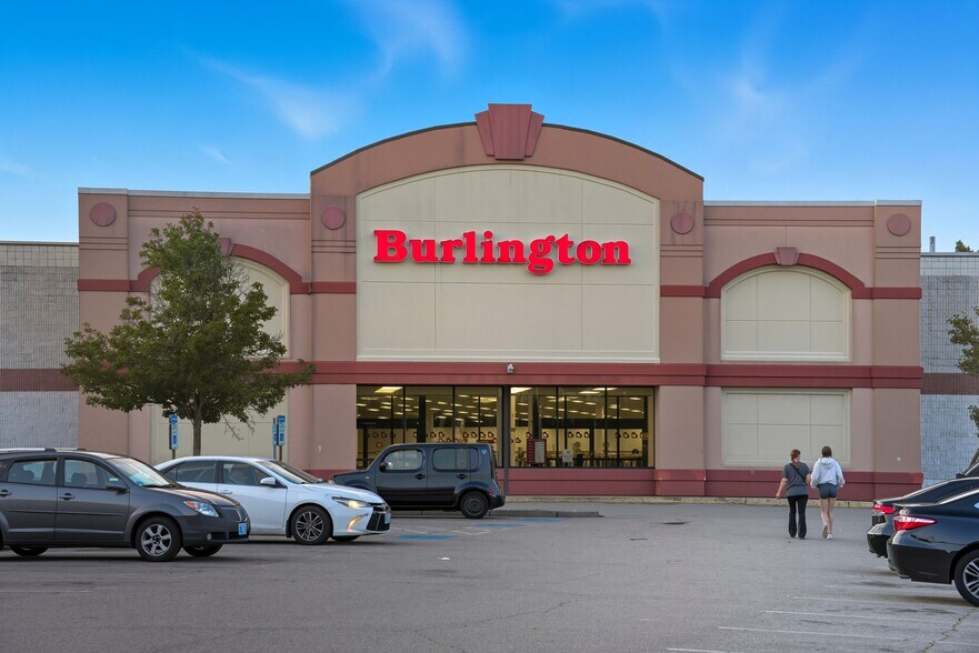 More Photos Of 1790-2000 Diamond Hill Rd, Woonsocket General Retail For Lease