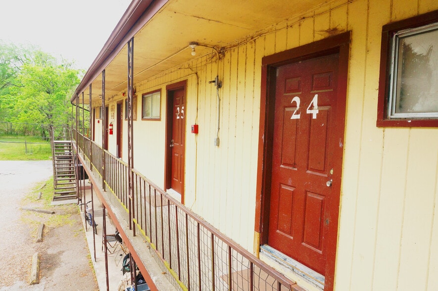 More Photos Of 2121 Kirk St, Houston Hotel For Sale