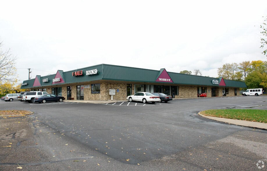 More Photos Of 9410-9448 N 36th Ave, New Hope General Retail For Lease