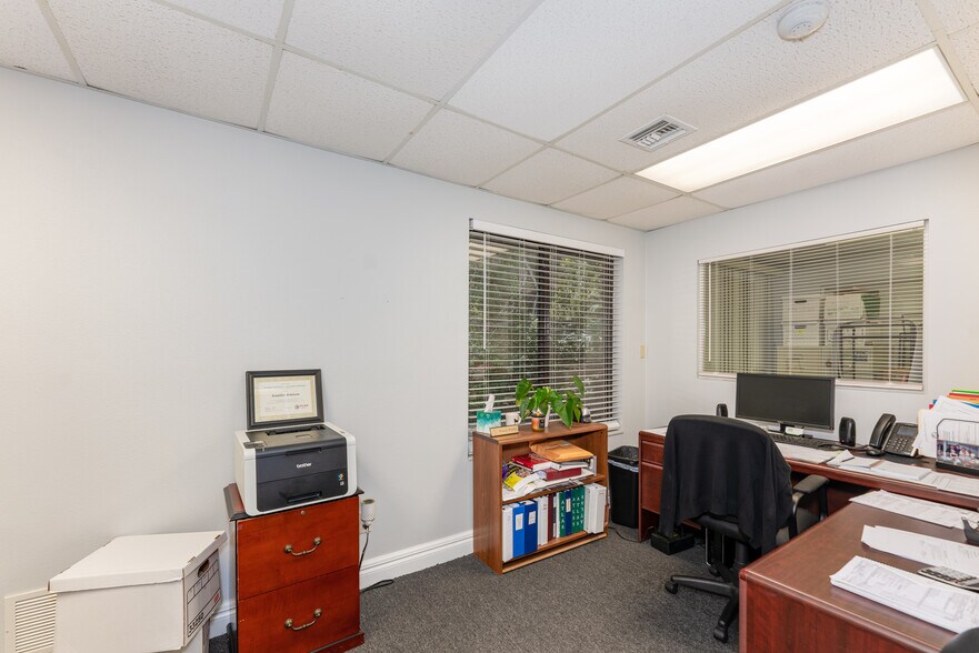 More Photos Of 31 Sarasota Center Blvd, Sarasota Office For Lease