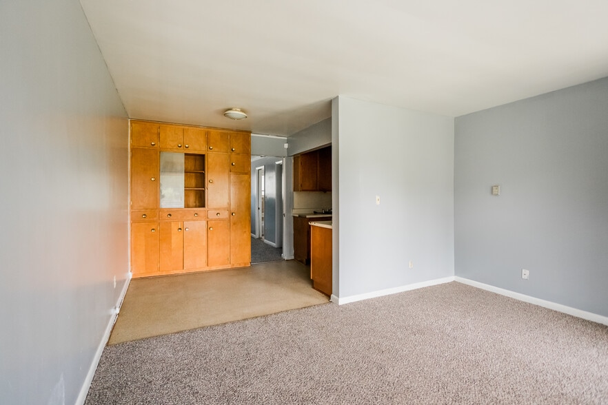 More Photos Of 9455 Chalmers St, Detroit Apartments For Sale