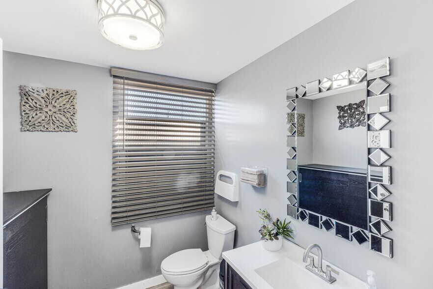 More Photos Of 3210 N San Fernando Blvd, Burbank Warehouse For Sale