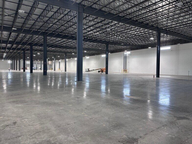 More Photos Of 19926 Kraus Lp, Laredo Distribution For Sale