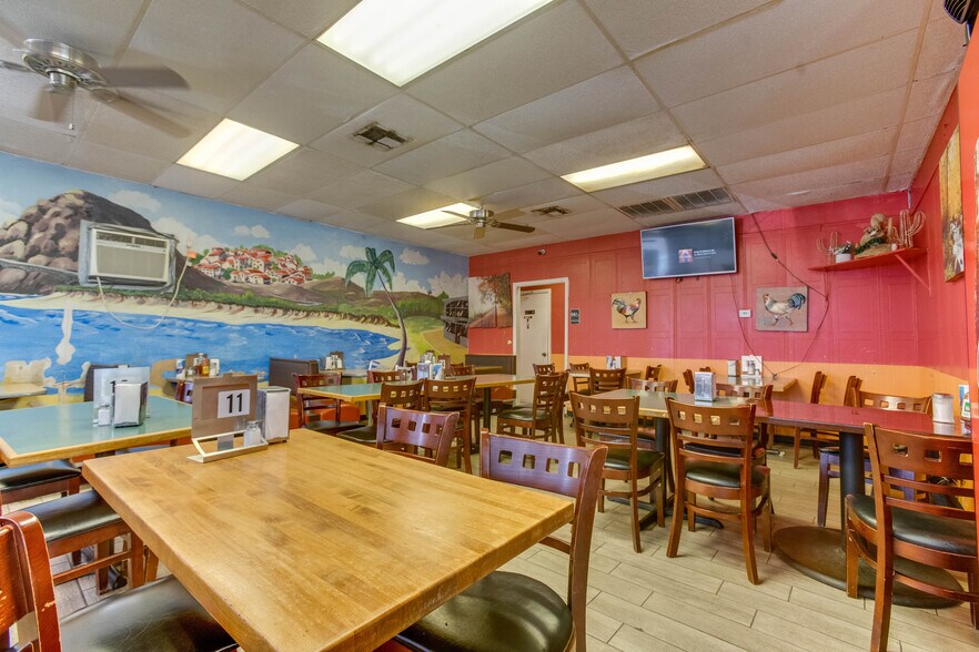 More Photos Of 2915 Market St, Baytown General Retail For Sale