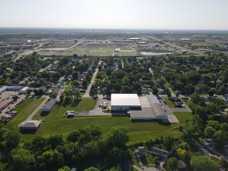 More Photos Of 512 NE Main St, Grimes Distribution For Sale
