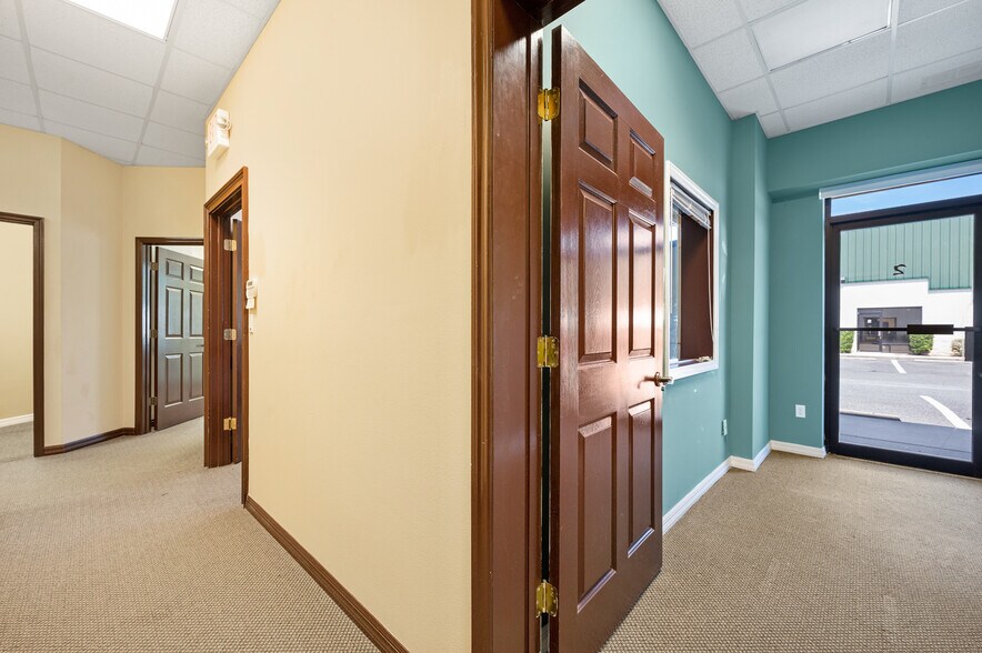 More Photos Of 794 Sanders Rd, Port Orange Showroom For Lease
