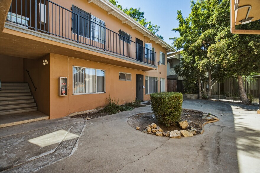 More Photos Of 3815 Don Tomaso Dr, Los Angeles Apartments For Sale