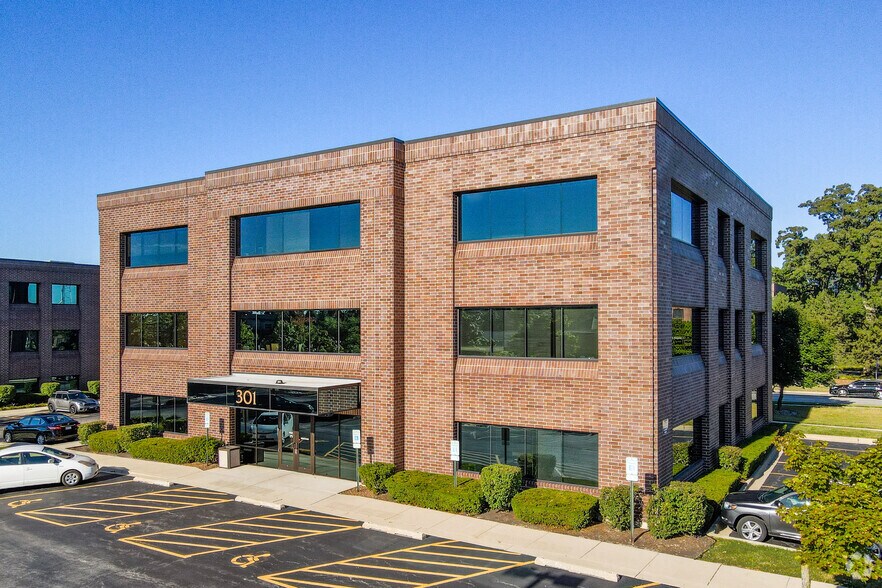 Primary Photo Of 301 S County Farm Rd, Wheaton Medical For Lease