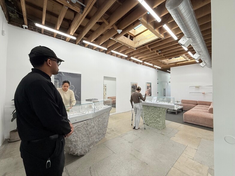 More Photos Of 737-747 N Western Ave, Los Angeles Storefront For Lease