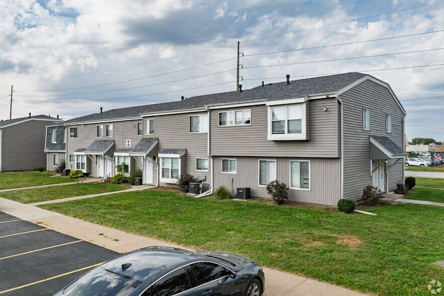 More Photos Of 4000 Archer Dr, East Moline Apartments For Sale