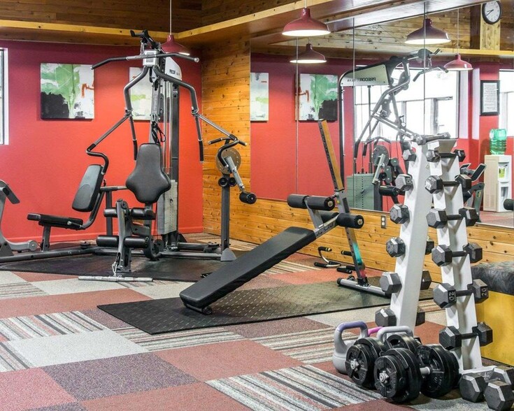 More Photos Of 2603 N Lincoln Rd, Escanaba Hotel For Sale